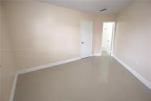 690 W Park Dr, Miami, FL 33172 - Photo 27