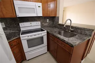 690 W Park Dr, Miami, FL 33172 - Photo 13