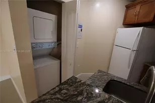 690 W Park Dr, Miami, FL 33172 - Photo 17