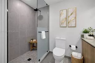 121 NE 5th St, Miami, FL 33132 - Photo 9