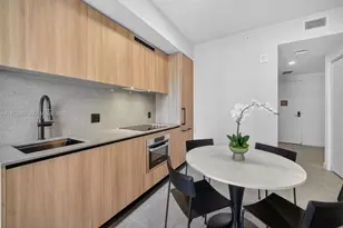 121 NE 5th St, Miami, FL 33132 - Photo 5