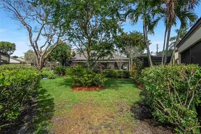 349 NW 94th Ter, Plantation, FL 33324 - Photo 7