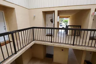 690 W Park Dr, Miami, FL 33172 - Photo 51