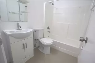 690 W Park Dr, Miami, FL 33172 - Photo 33