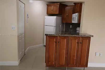 690 W Park Dr #2-204, Miami, FL 33172 - Photo 9