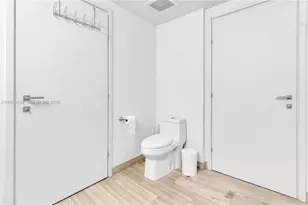 1300 Brickell Bay Dr, Miami, FL 33131 - Photo 23