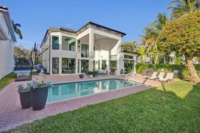 1572 NE 194th St, Miami, FL 33179 - Photo 3