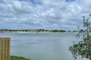 20564 NE 5th Pl, Miami, FL 33179 - Photo 3