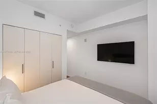 398 NE 5th St, Miami, FL 33132 - Photo 17