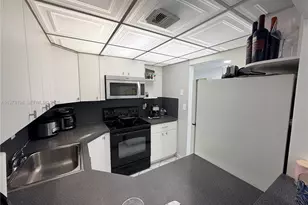 1825 W 44th Pl, Hialeah, FL 33012 - Photo 9