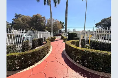 1825 W 44th Pl #206, Hialeah, FL 33012 - Photo 15