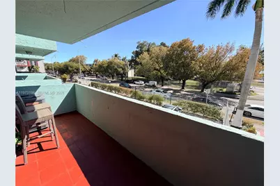 1825 W 44th Pl #206, Hialeah, FL 33012 - Photo 5