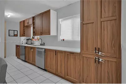 570 NE 169th St, North Miami Beach, FL 33162 - Photo 7