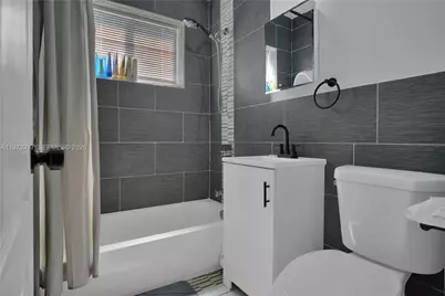 570 NE 169th St, North Miami Beach, FL 33162 - Photo 11