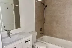 18324 NW 68th Ave, Hialeah, FL 33015 - Photo 5
