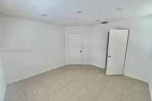 18324 NW 68th Ave, Hialeah, FL 33015 - Photo 5