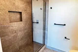 700 NE 25th St, Miami, FL 33137 - Photo 15