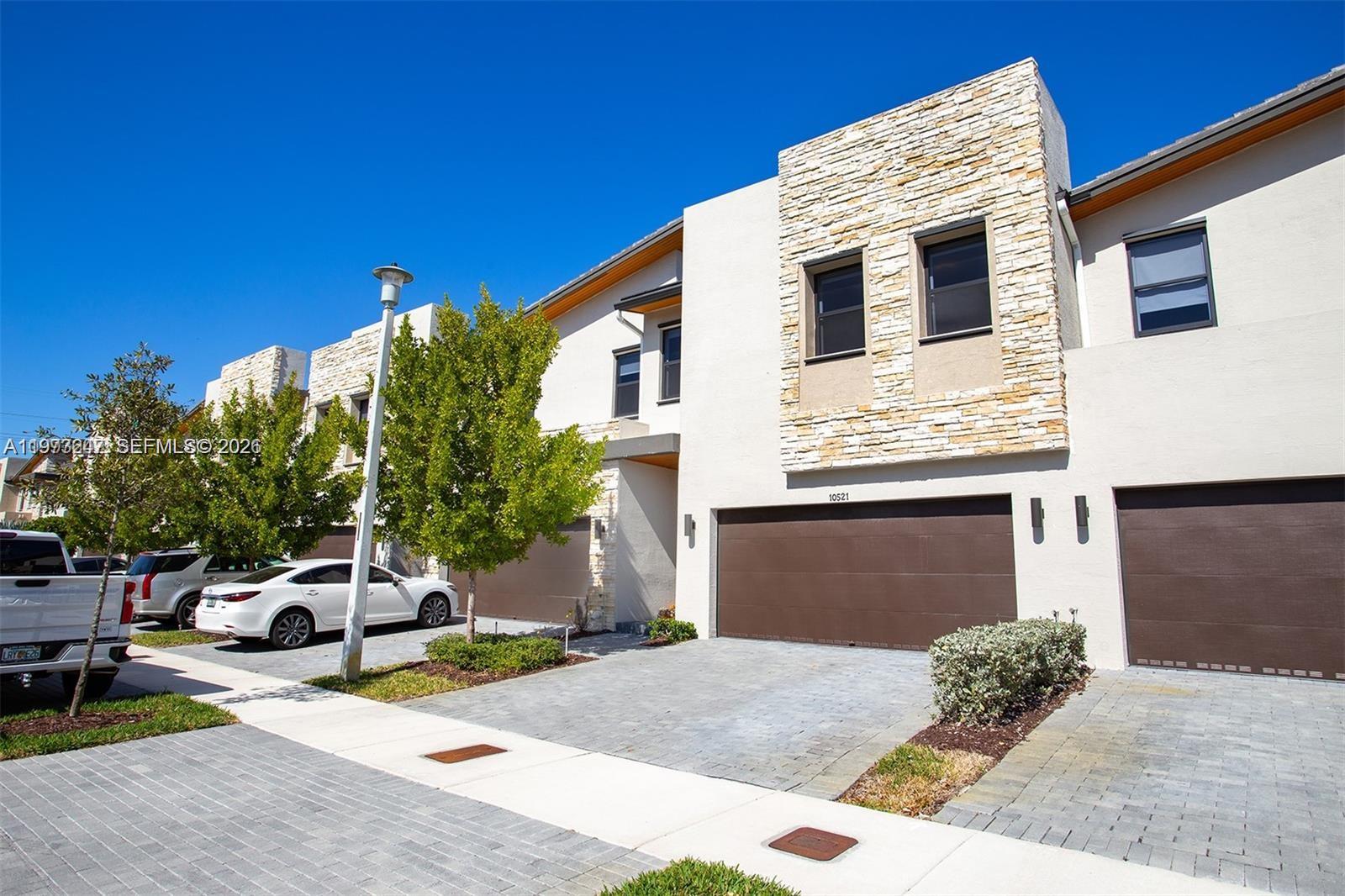 10521 NW 81st Terrace - 10521 NW 81st Terrace, Doral, FL 33178 Luxury Property | Jose Angel Pina