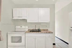 7320 NW 2nd St, Pembroke Pines, FL 33024 - Photo 15