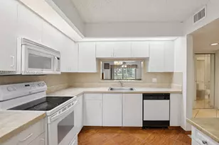901 SW 138th Ave, Pembroke Pines, FL 33027 - Photo 3