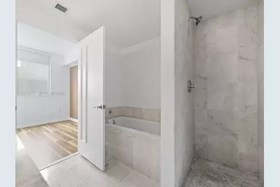253 NE 2nd St #3108, Miami, FL 33132 - Photo 23