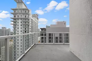 253 NE 2nd St, Miami, FL 33132 - Photo 31