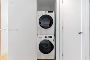 448 Ocean Dr, Miami Beach, FL 33139 - Photo 17