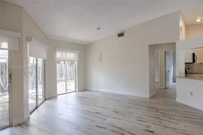 10121 NW 51st Ln, Doral, FL 33178 - Photo 13