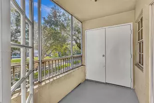 2810 N Oakland Forest Dr, Oakland Park, FL 33309 - Photo 13