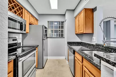 2810 N Oakland Forest Dr #204, Oakland Park, FL 33309 - Photo 5