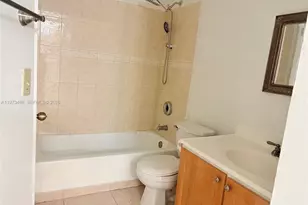 18304 NW 68th Ave, Hialeah, FL 33015 - Photo 9