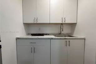 1122 NW 32nd Ct, Miami, FL 33125 - Photo 9