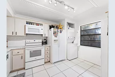 901 Colony Point Circle #304, Pembroke Pines, FL 33026 - Photo 13