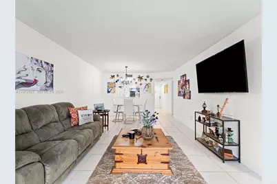 901 Colony Point Circle #304, Pembroke Pines, FL 33026 - Photo 1