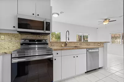 10320 SW 18th St, Miramar, FL 33025 - Photo 5