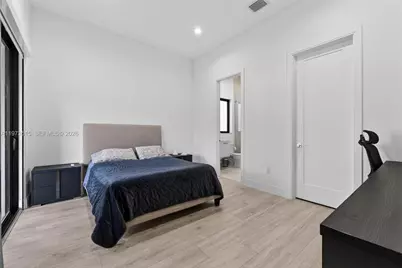 8126 NW 48th Ter, Doral, FL 33166 - Photo 57