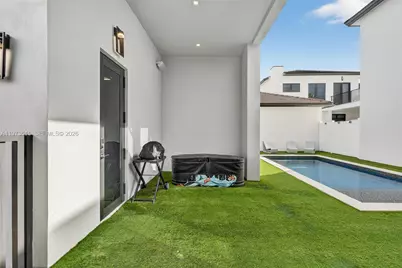 8126 NW 48th Ter, Doral, FL 33166 - Photo 31