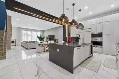 8126 NW 48th Ter, Doral, FL 33166 - Photo 13