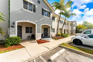 1687 SE 30th St, Homestead, FL 33035 - Photo 13