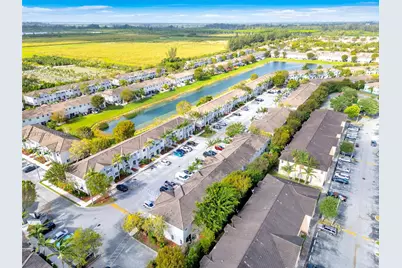 1687 SE 30th St, Homestead, FL 33035 - Photo 11