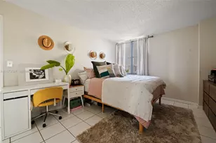 2555 Collins Ave, Miami Beach, FL 33140 - Photo 13