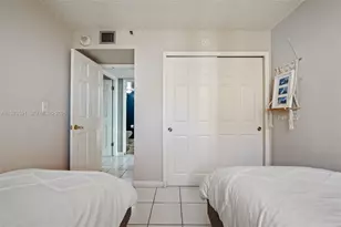 2555 Collins Ave, Miami Beach, FL 33140 - Photo 19