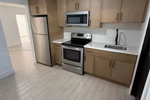 11063 SW 5th St, Sweetwater, FL 33174 - Photo 3