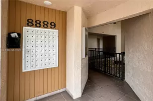 8889 Fontainebleau Blvd, Miami, FL 33172 - Photo 23