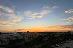 19501 W Country Club Dr, Aventura, FL 33180 - Photo 11