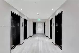 398 NE 5th St, Miami, FL 33132 - Photo 17