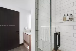 398 NE 5th St, Miami, FL 33132 - Photo 15