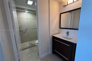 3731 N Country Club Dr, Aventura, FL 33180 - Photo 17