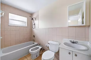 3072 NW 14th St, Miami, FL 33125 - Photo 13