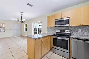 3072 NW 14th St, Miami, FL 33125 - Photo 9